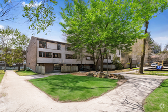 Building Photo - Churchill Townhomes