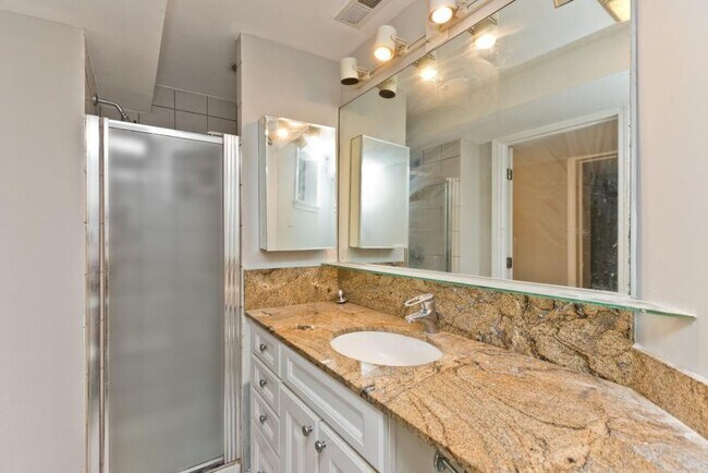 Foto del edificio - 2 bedroom in Chicago IL 60640