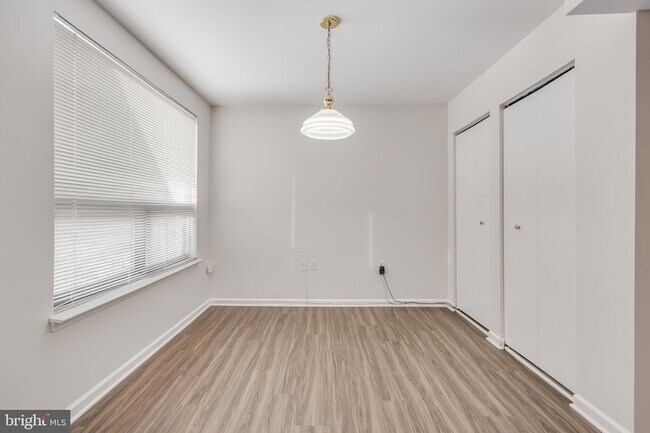 Foto del edificio - 7806 Hanover Pkwy