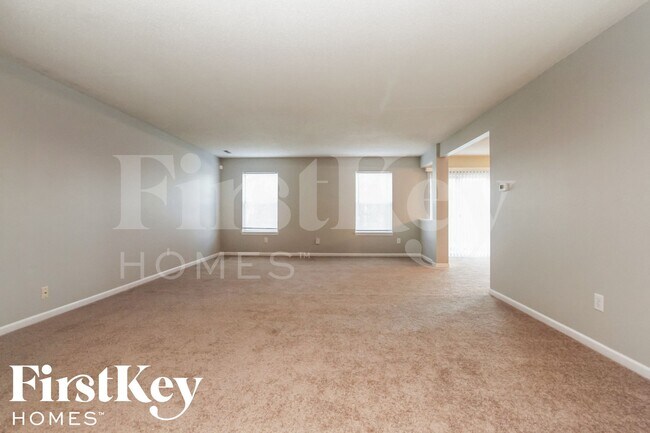 Foto del edificio - 1403 Round Lake Rd