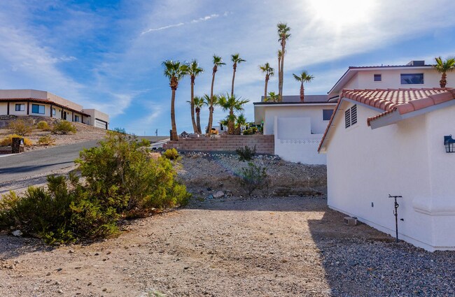 Building Photo - 2444 Beverly Glen Dr