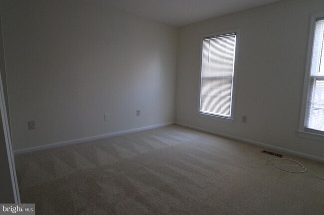 Building Photo - 17601 Macduff Ave