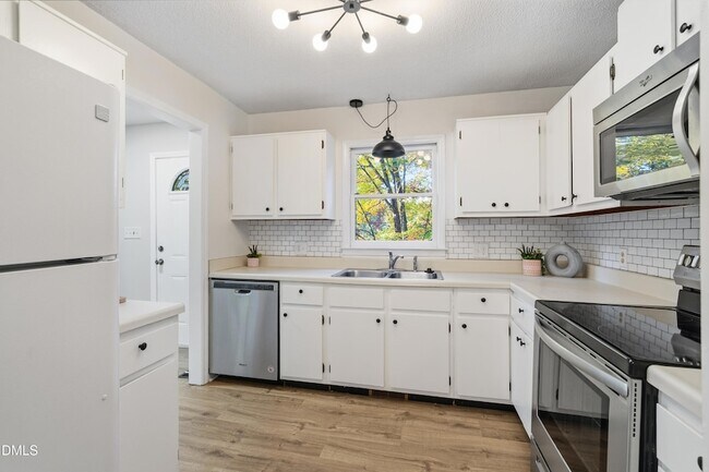 Foto del edificio - 6422 English Oaks Dr