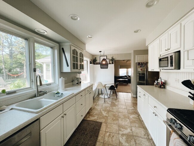 Foto del edificio - 411 Wakeman Ave