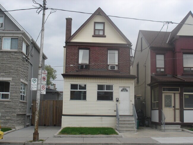 Building Photo - 796 Ossington Av