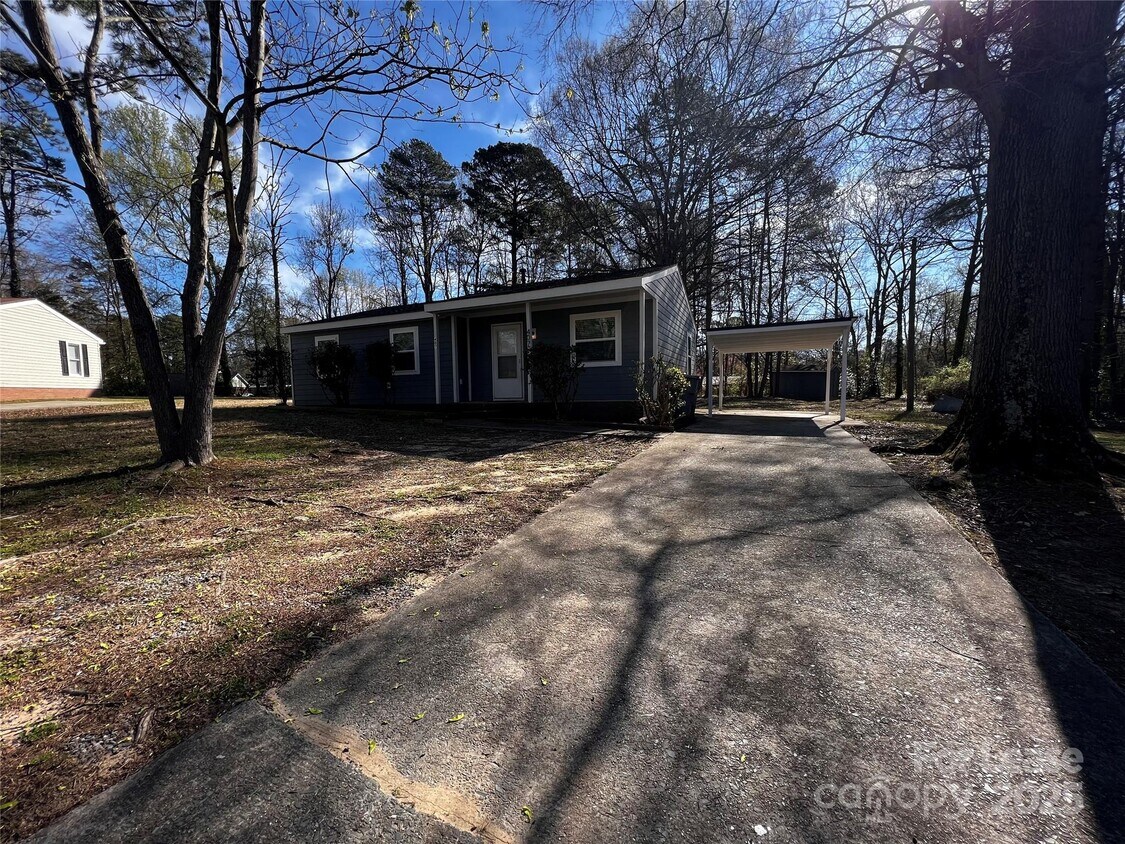Primary Photo - 407 Stirrup Ct