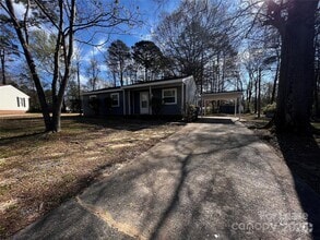 Building Photo - 407 Stirrup Ct
