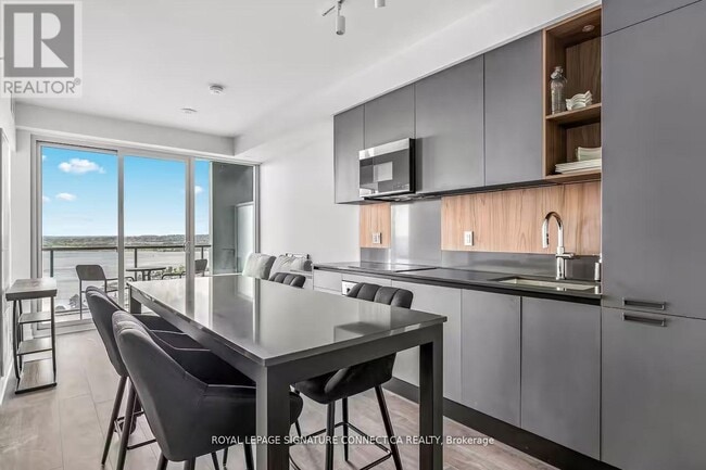 Building Photo - 39 Mary St