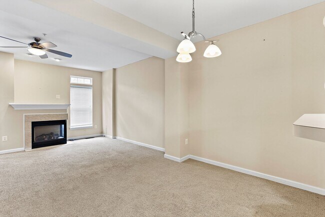 Foto del edificio - 570 Eisenhower Dr