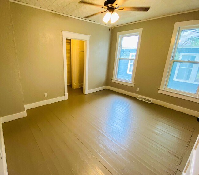 Building Photo - SPRING SPECIAL: HALF OF FIRST MONTH RENT!!...