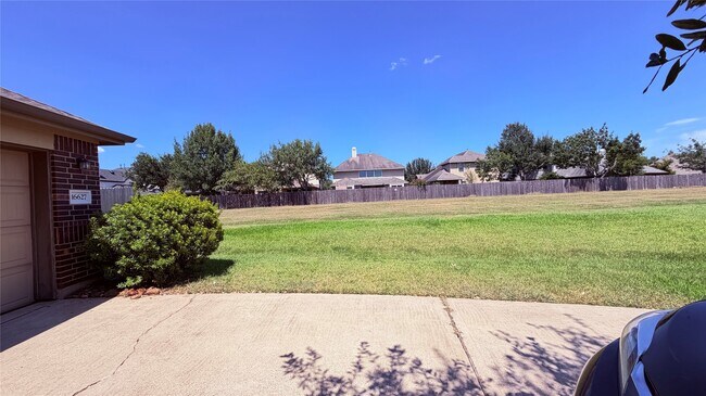 Building Photo - 16627 Fiesta Rose Ct