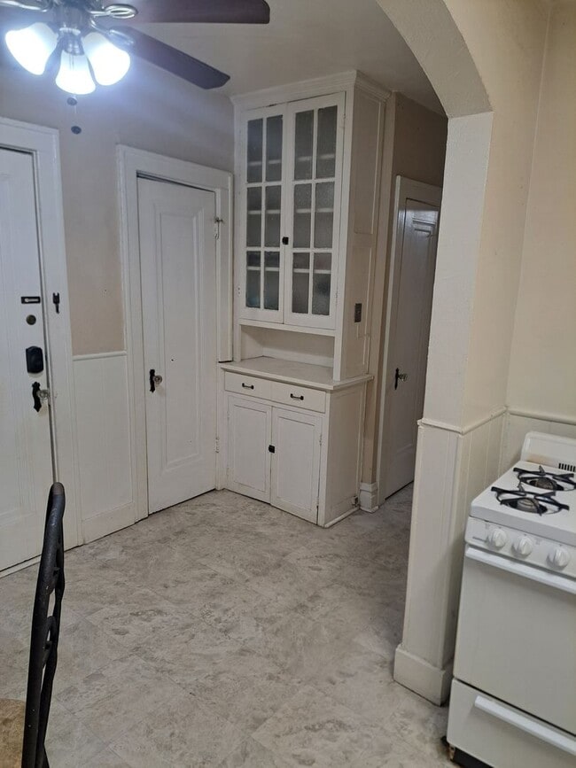 Building Photo - 5918 Arendes Dr