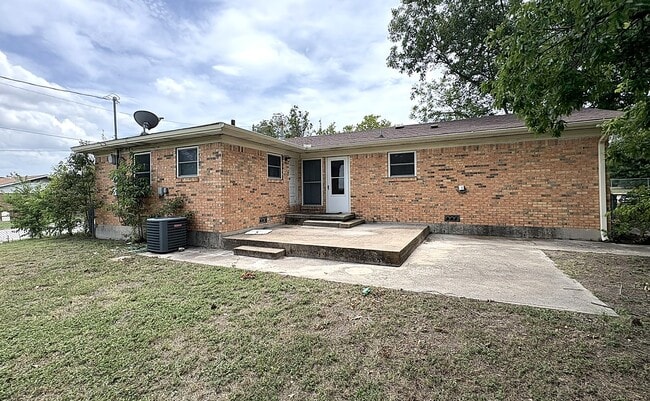 Building Photo - 605 E Robertson Ave