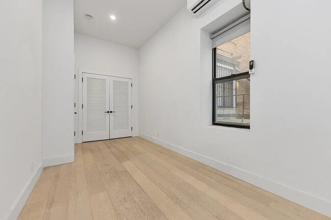 Building Photo - 245 Eldridge St