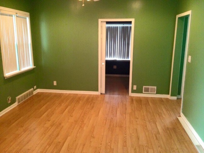 Foto del edificio - 358 Slade Ave