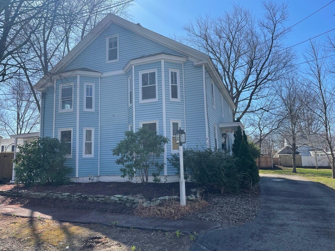 7 McKinley St, Exeter, NH 03833 Apartment for Rent in Exeter, NH
