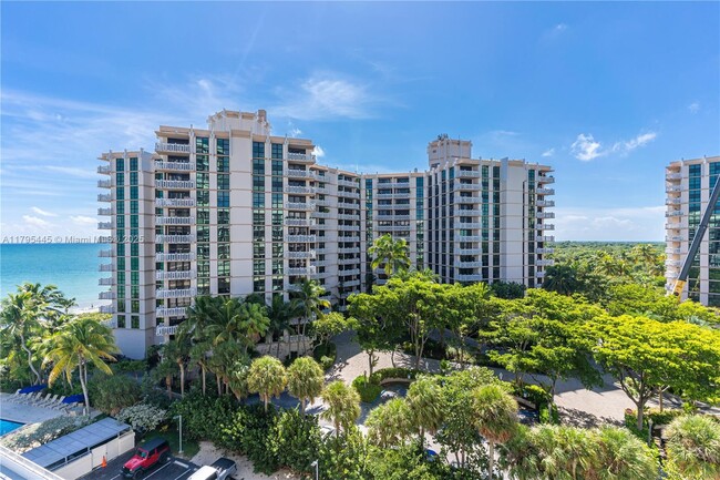 Building Photo - 600 Grapetree Dr