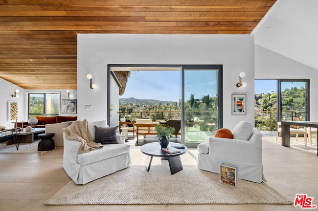 Building Photo - 5064 Llano Dr