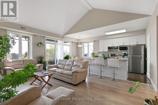 Building Photo - 56 Tayside Private