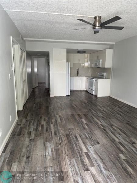 Foto del edificio - 751 Pine Dr