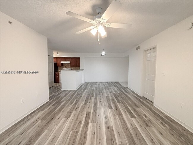 Foto del edificio - 655 SW 111th Way