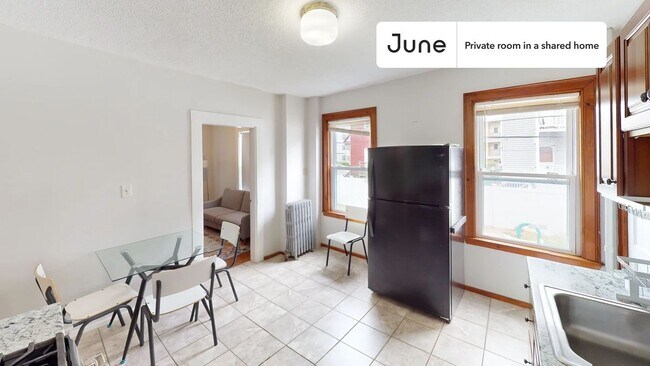 Foto del edificio - Room in Shared 4 bed/1 bath home