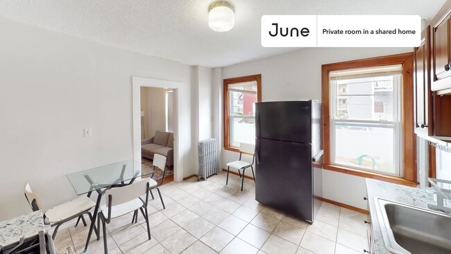 Building Photo - Room in Shared 4 bed/1 bath home