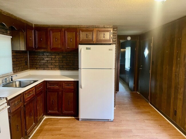 Building Photo - Two bedroom mobile home in peaceful countr...