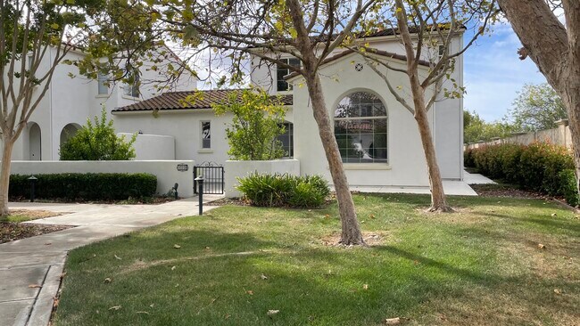 Building Photo - 1234 Amaryllis Cir