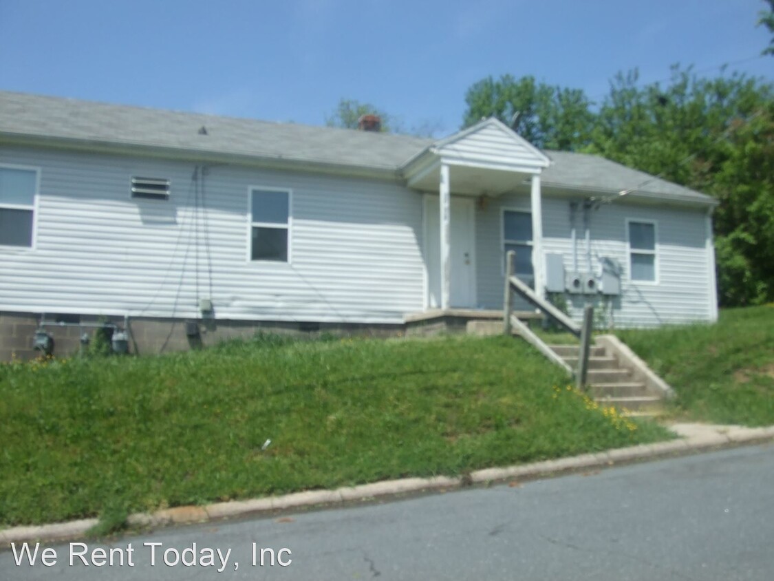 Primary Photo - 2 br, 1 bath House - 1017-B E. Bragg Street