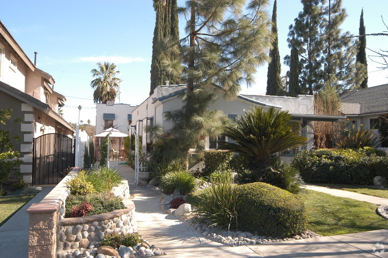 Primary Photo - 11067-11073 San Juan St