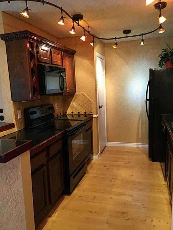 Building Photo - 12755 Mill Ridge Dr