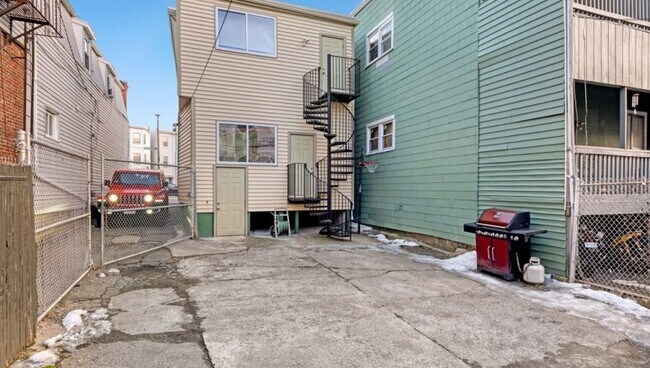 Patio-Parking - 128 Bennington St