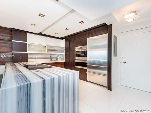 Building Photo - 5555 Collins Ave