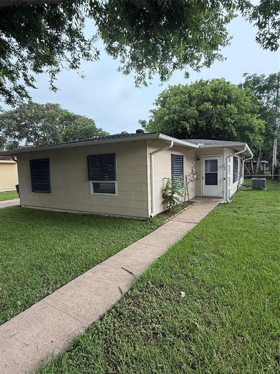 Primary Photo - 124 Marlin Ave