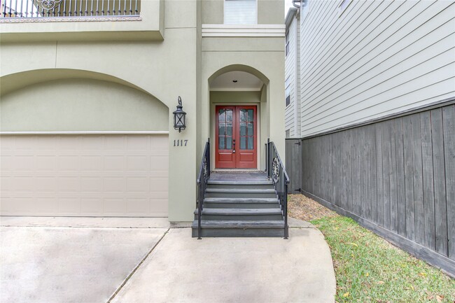 Building Photo - 1117 W 18th St