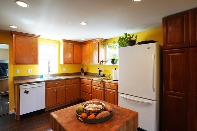 Building Photo - 43 Alpine Pl