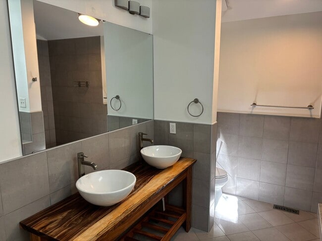 Foto del edificio - 2729 Poplar Ln