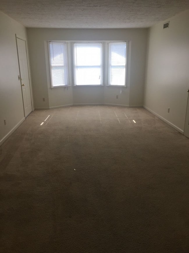 Building Photo - 1042-A Oriole Lane