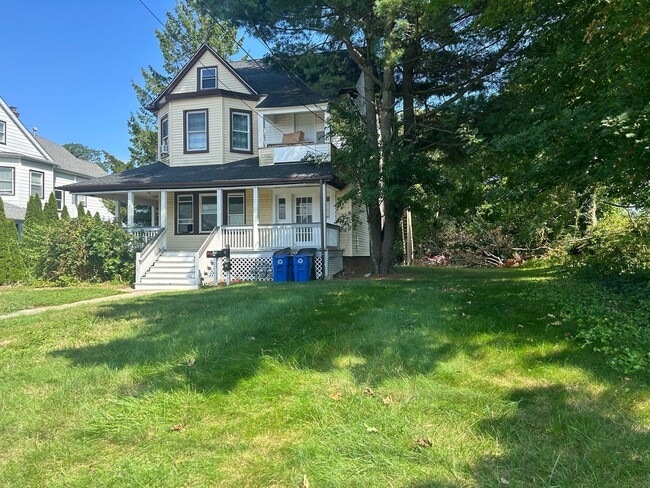 Building Photo - 347 Norwood Ave