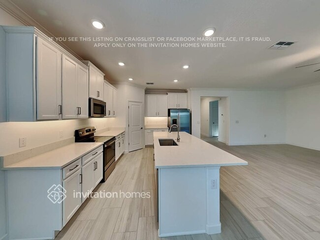 Building Photo - 14318 17th Ct E