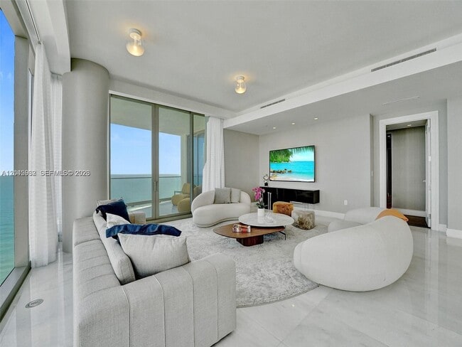 Building Photo - 17901 Collins Ave