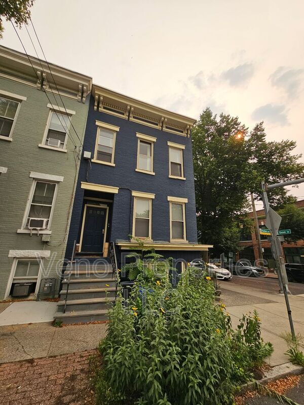 Building Photo - 293 Hudson Ave