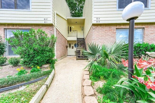 Building Photo - 14515 Wunderlich Dr