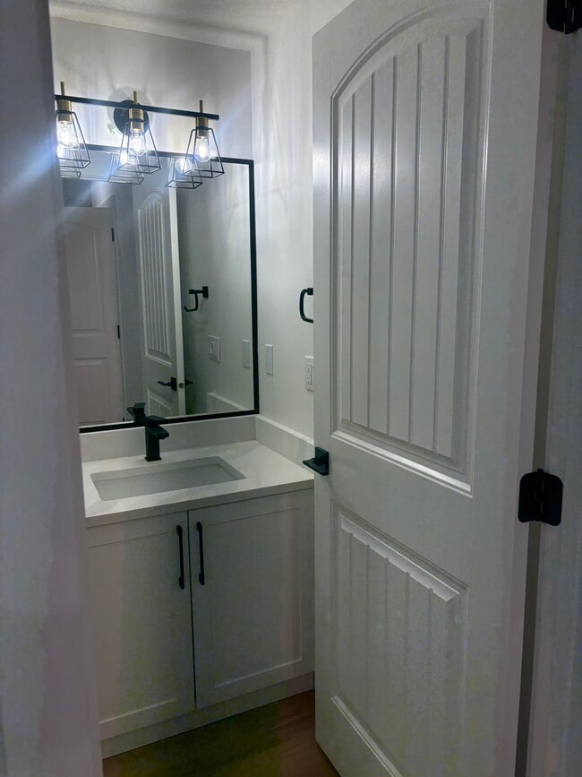 Building Photo - 9827 107 Av