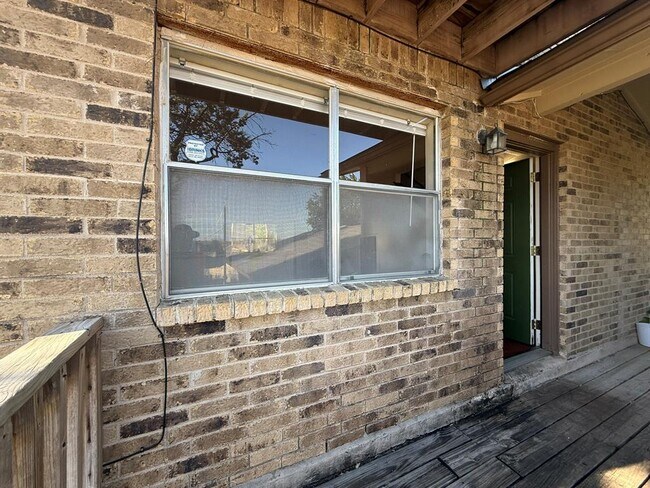 Foto del edificio - 8102 Dunn St