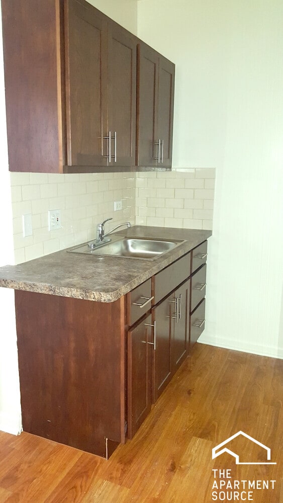 Building Photo - 4241 N Kenmore Ave