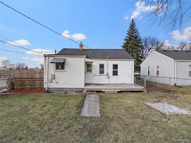 Building Photo - 904 E Otis Ave