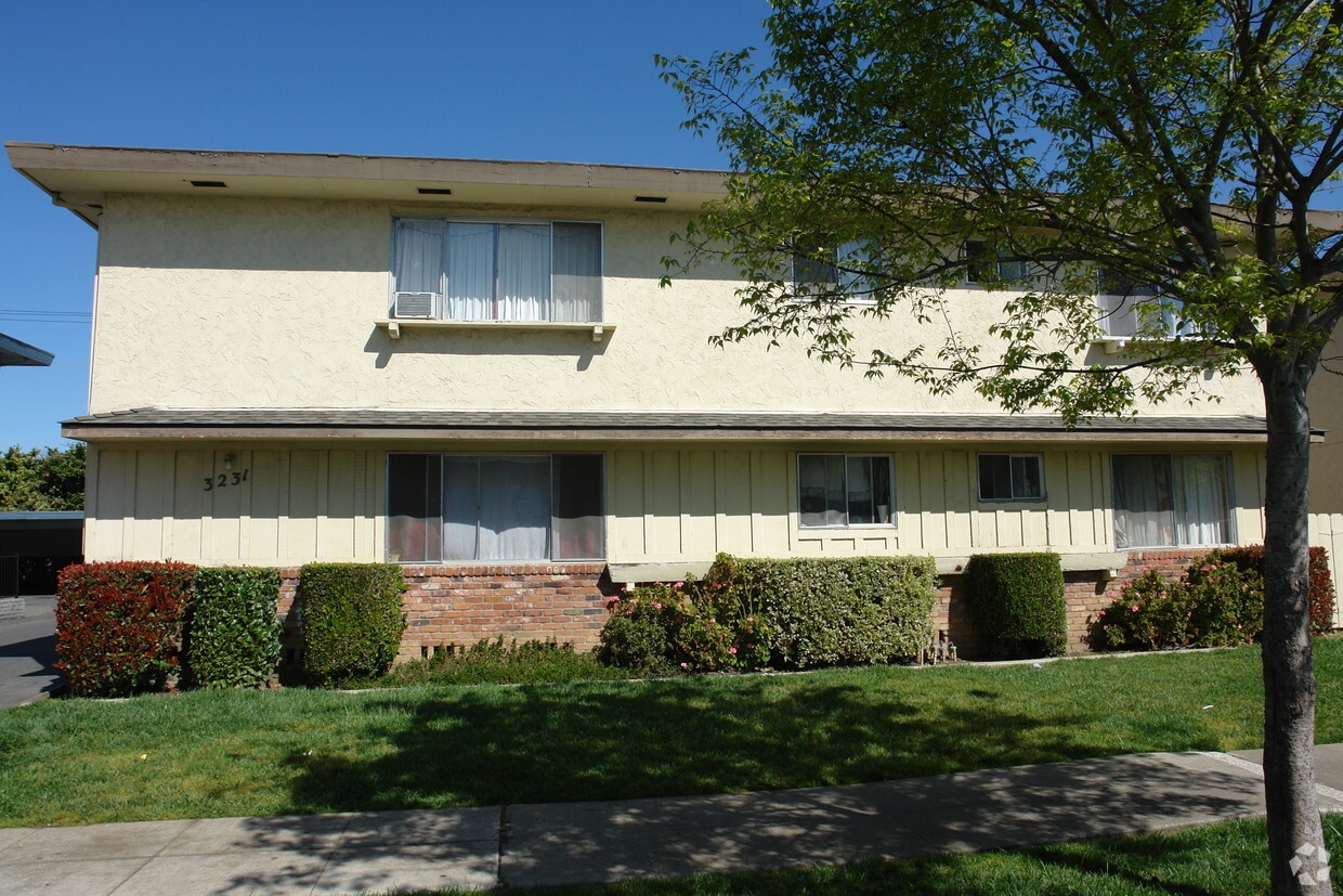 Building Photo - 3231 Impala Dr