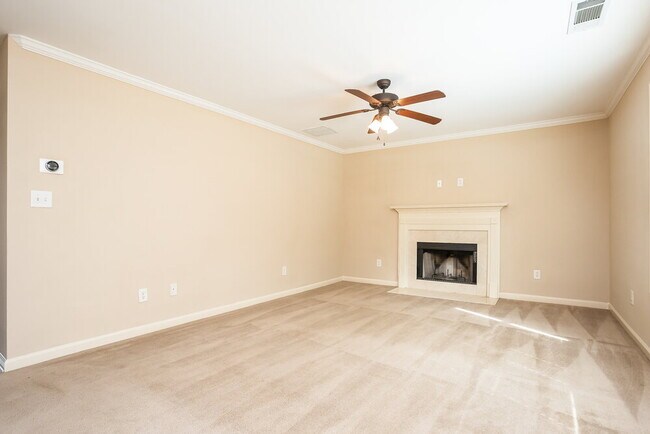Building Photo - 233 Logan Creek Ln